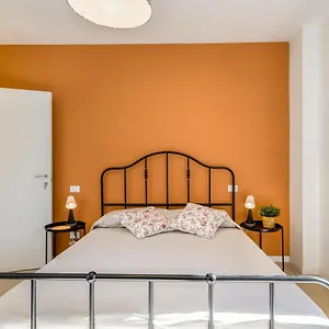 Family & Friends With Shared Bathroom Appartement